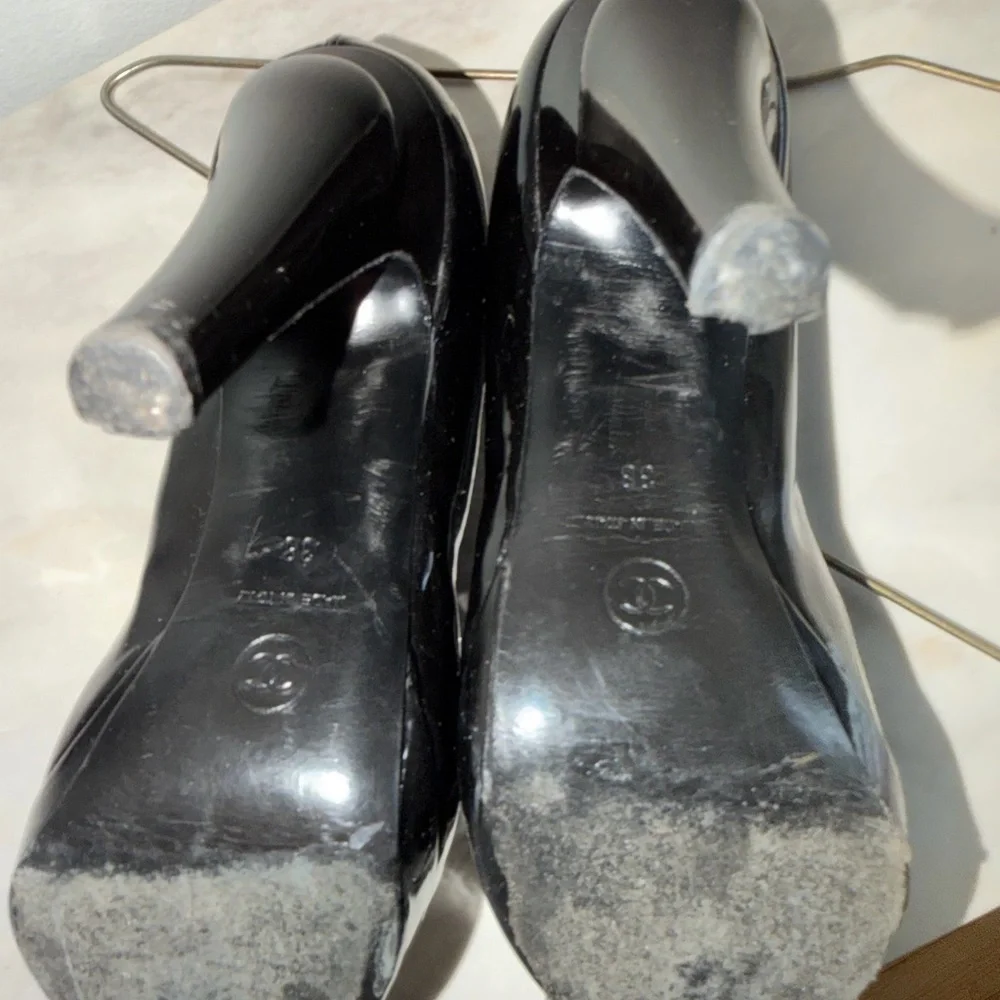 Chanel Elegant Black and White Women's Heels size 8
